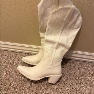 White Western-Style Women's Boots